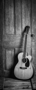 Important Spanish Nouns And Pronouns - La guitarra
